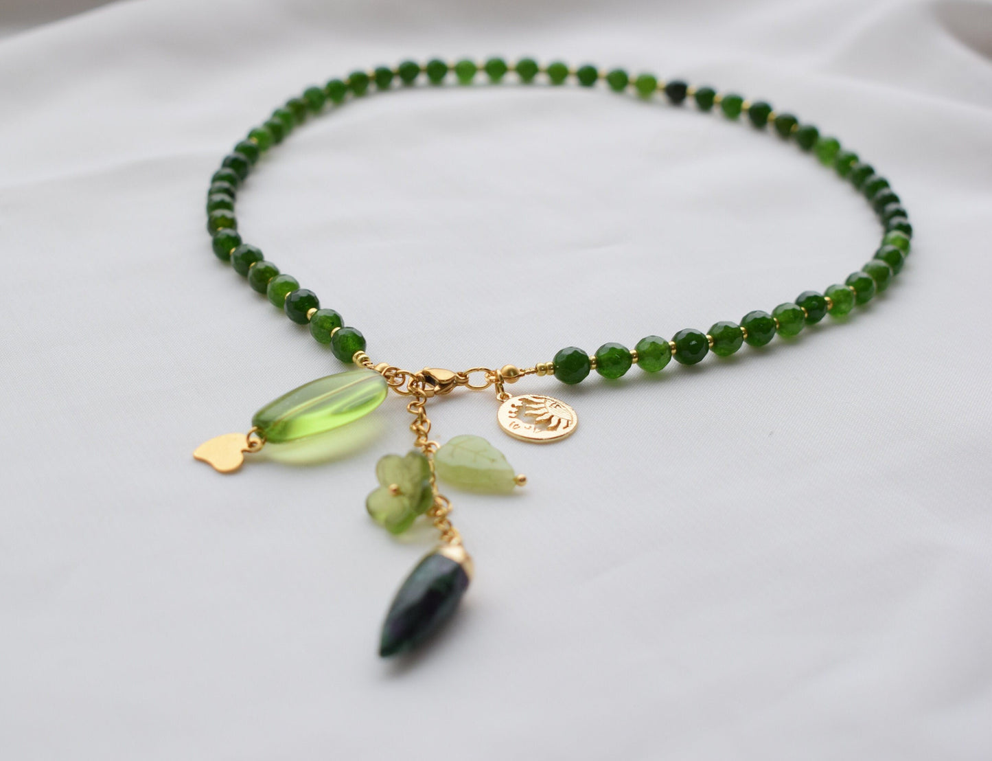 Green Agate Crystal Necklace – Gold Chain Jewelry with Gemstones, Elegant Gift for Women