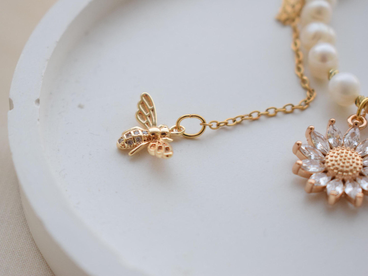 Freshwater Pearl Choker Necklace – Bee and Sunflower Minimalist Jewelry Gift