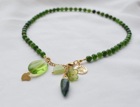 Green Agate Crystal Necklace – Gold Chain Jewelry with Gemstones, Elegant Gift for Women