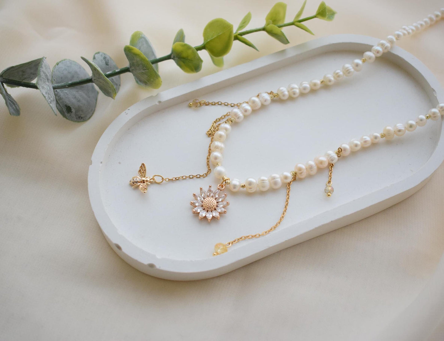 Freshwater Pearl Choker Necklace – Bee and Sunflower Minimalist Jewelry Gift