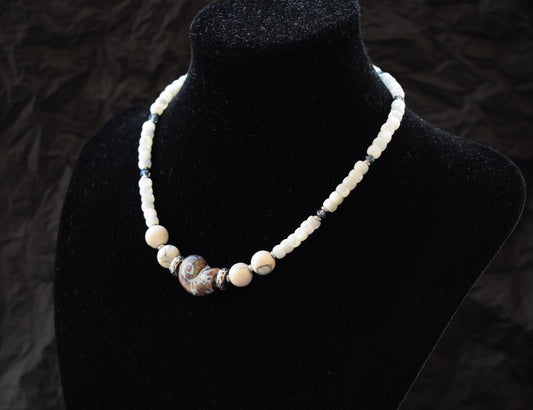 Shell ceramic bead choker necklace with agate and pearls